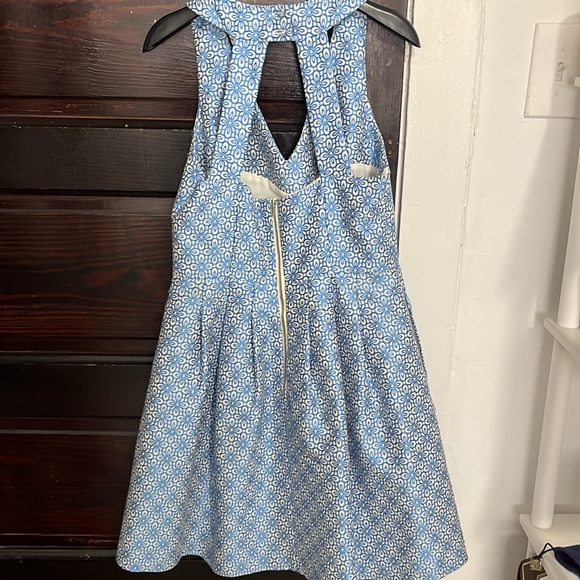 Very cute Banana Republic cocktail dress. Size 4. Lightly worn. - Picture 2 of 3